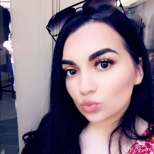 Meet your Posher, Alexandra